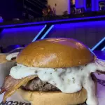 COMBO BURGER BACON + FRITAS