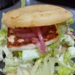 Arepa con pollo