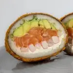 Sushi burger de salmón y kanikama