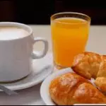 Infusión+2medialunas o chatita+ jugo