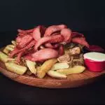 Salchipapa Clásica
