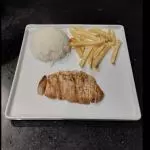 FILÉ DE FRANGO COM FRITAS