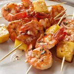 BROCHETAS DE CAMARÓN CON PIÑA