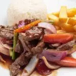 Lomo saltado criollo
