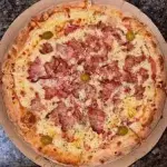 pizza de presunto com bacon