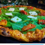 RÚCULA COM TOMATE SECO