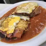 Huevos motuleños