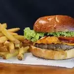 COMBO II - Cheeseburguer + Fritas