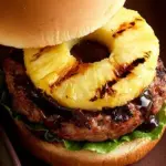 hamburguesa hawaiana con papas