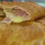PASTEL DE PRESUNTO E QUEIJO