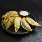 MINI PASTÉIS DE COSTELA OU CUPIM