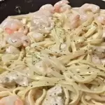 Espaguete ao molho branco com Camar
