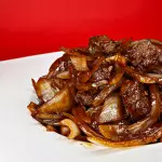 40. LOMITO CON CEBOLLA EN SALSA CHIN