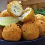BOLINHOS DE BACALHAU