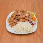 Carne, ensalada, arroz