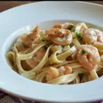 Fettuccine Alfredo com Camarão