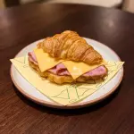 Croissant de Jamón y queso
