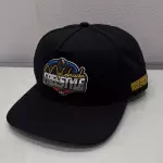 BONÉ PRETO E AMARELO (ABA RETA)