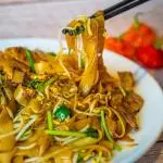 CHOW HE FEN CON CARNE 干炒牛河