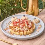 WAFFLE NUTELLA FRESA Y BANANO
