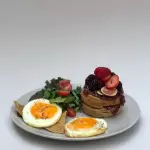 Desayuno -Ha 2 Pancakes+2 Huev+café