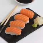 Niguiri de salmão (3 unidades)