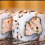 SUSHI 8PÇS URAMAKI SALMÃO GRELHADO