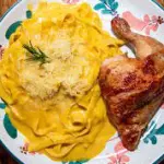 Fetuccine a la huancaina + 1/4 pollo