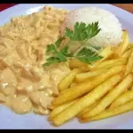 STROGONOFF  DE CARNE E FRITAS