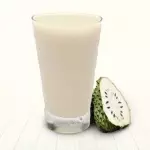 Jugo de guanábana en leche
