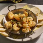 Camarones al ajillo