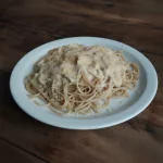ESPAGUETIS CON QUESO Y JAMÓN