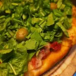 Pizza de Rúcula com tomate seco