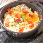 Cacerola de huevos estrellados