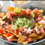 NACHOS CON CARNE Y QUESO CHEEDAR