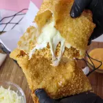 Pastel de Frango e Queijo
