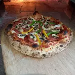Pizza de Salami con champiñones