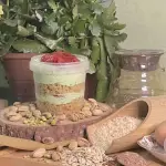 Pistache com geleia de morango