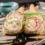 HOT ROLL SALMÃO E QUEIJO