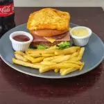 Hamburguesa especial con papas