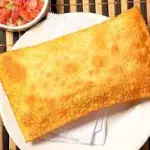 PASTEL CARNE COM QUEIJO