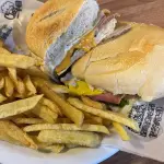2 Lomitos Cheddar Simple + Fritas