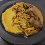 ESCALOPES DE FILÉ AO MOLHO FUNGHI