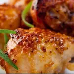 Sobrecoxa Assada com Batata Frita