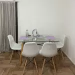 Mesa eames 120x80+ 4 sillas capitoné