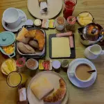 Desayuno continental (10hrs a 11hrs)