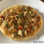 Esfiha aberta de vegetais - Flora Vegan