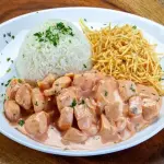 ESTROGONOFE DE FRANGO
