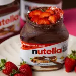 POTE DE NUTELLA COM MORANGO