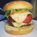 HAMBURGUESA CRIOLLA